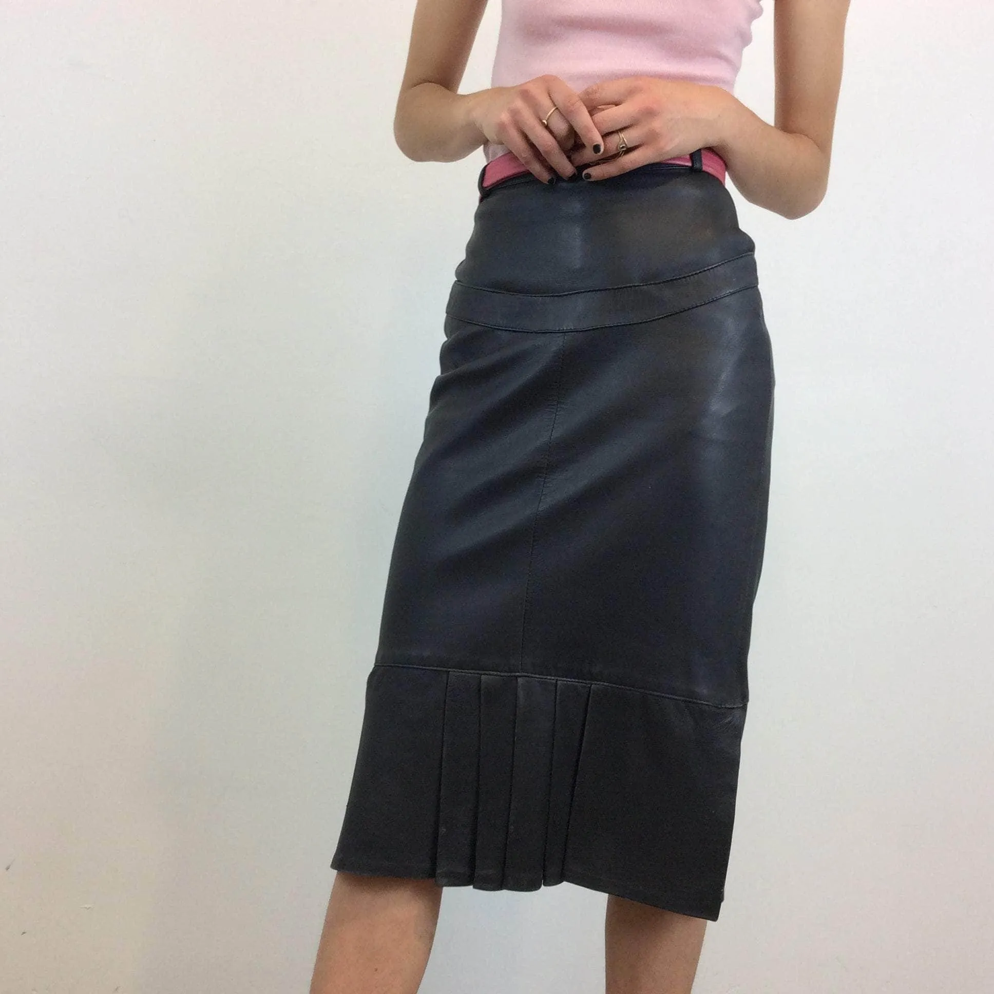 1990s High-Waisted Black Leather Midi Skirt XS/S