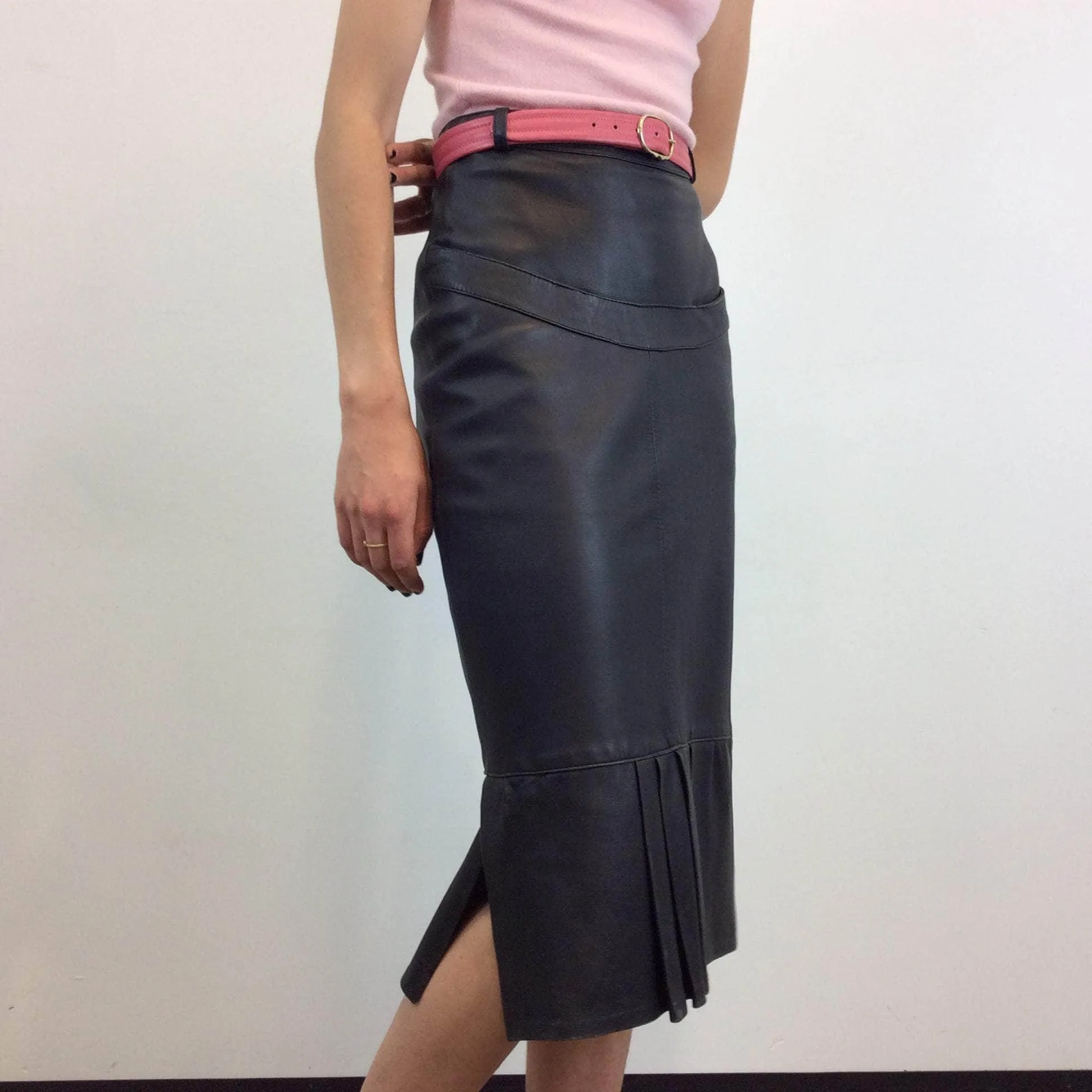 1990s High-Waisted Black Leather Midi Skirt XS/S