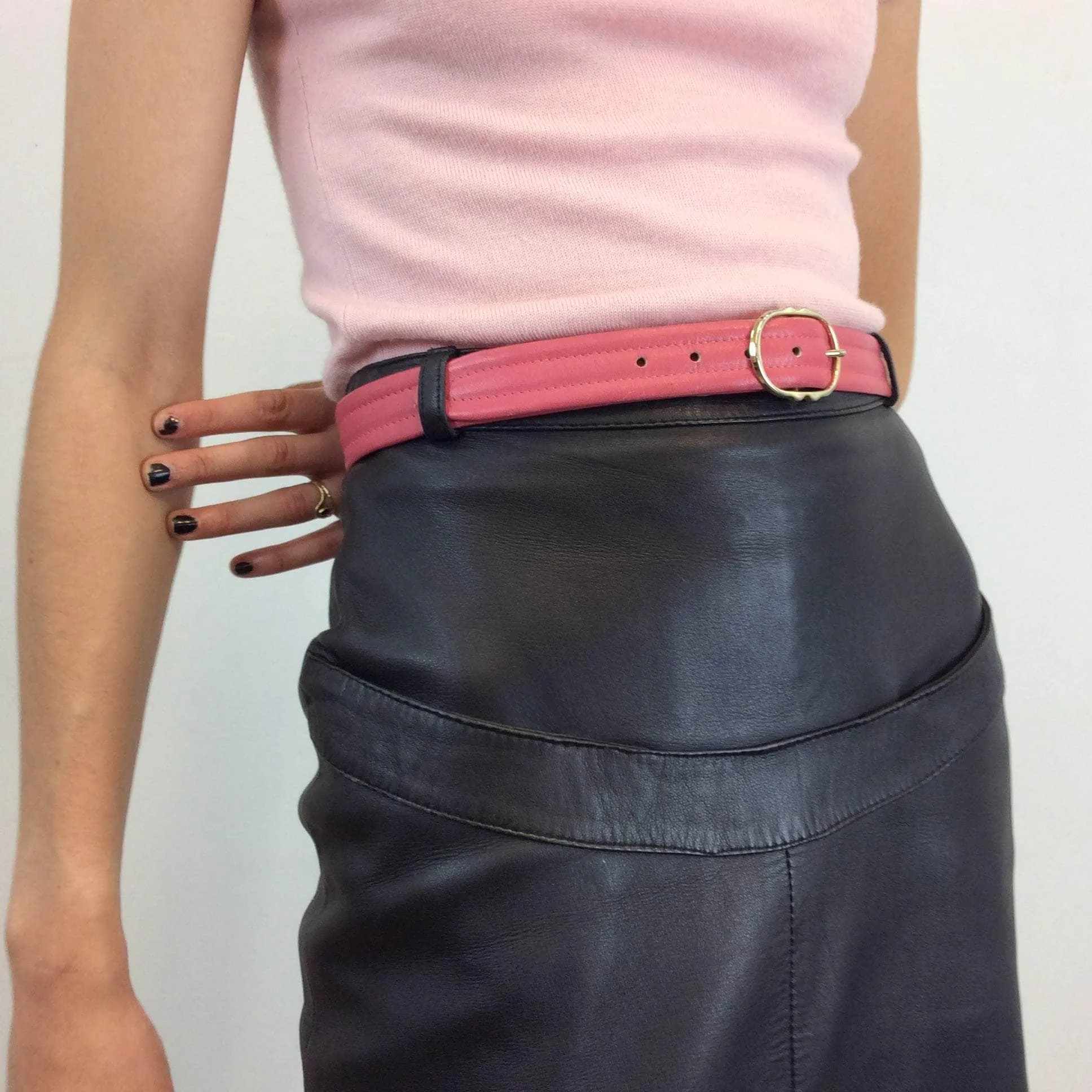 1990s High-Waisted Black Leather Midi Skirt XS/S