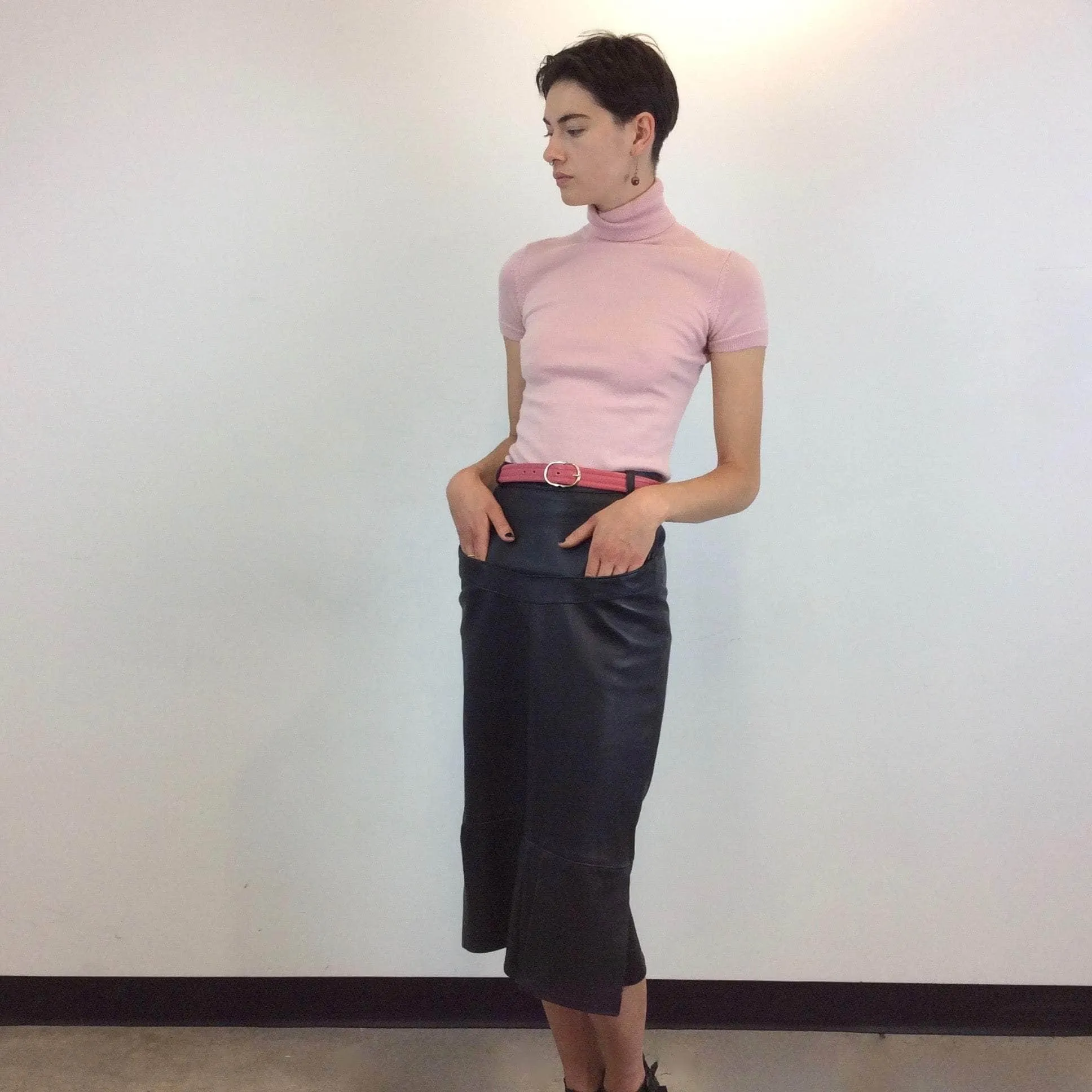 1990s High-Waisted Black Leather Midi Skirt XS/S
