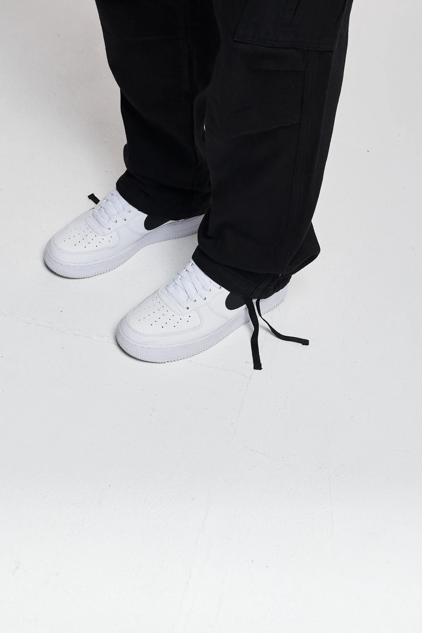 2Y Studios | LUNAS 2-POCKET CARGO PANTS | black