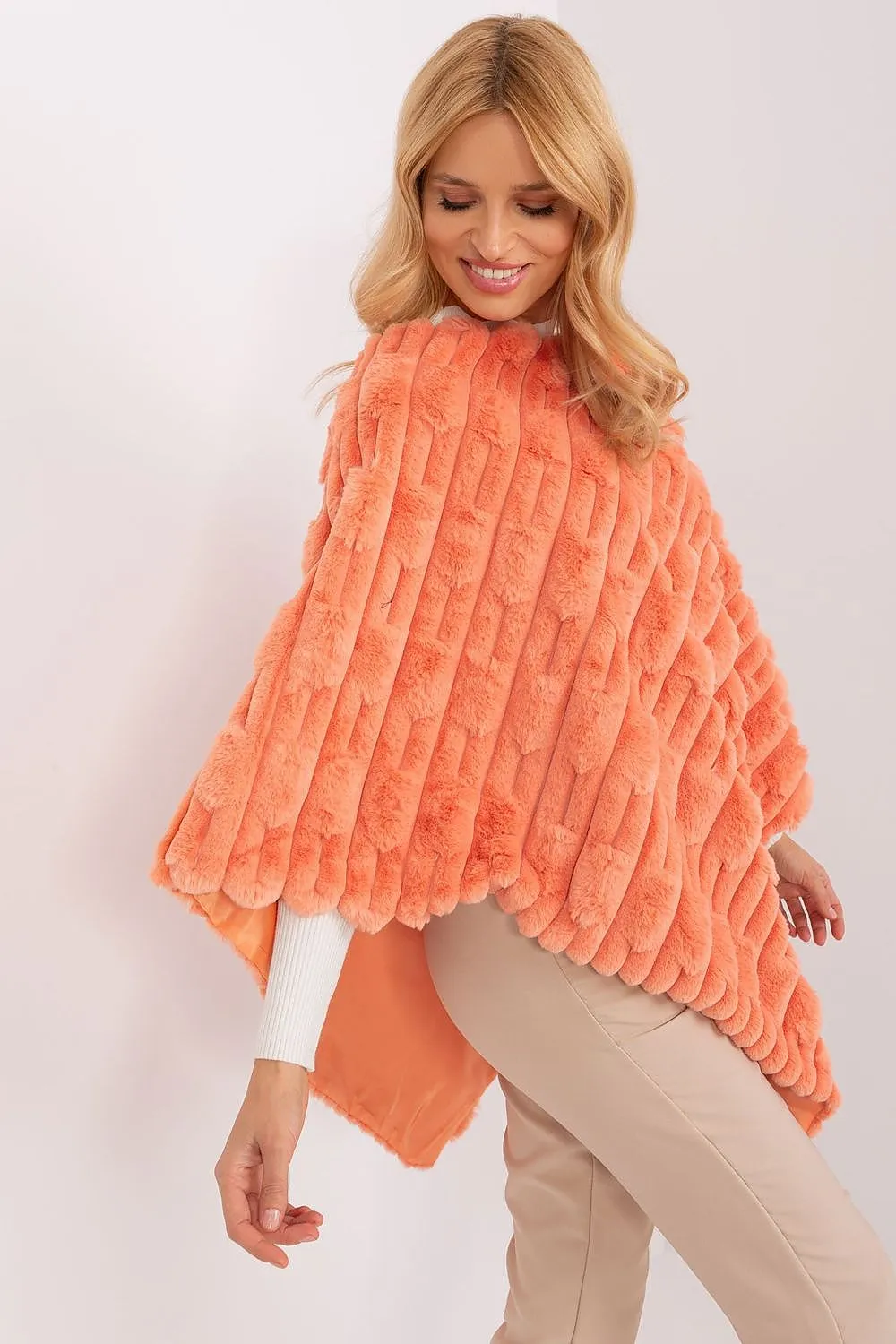 Poncho model 190857 AT