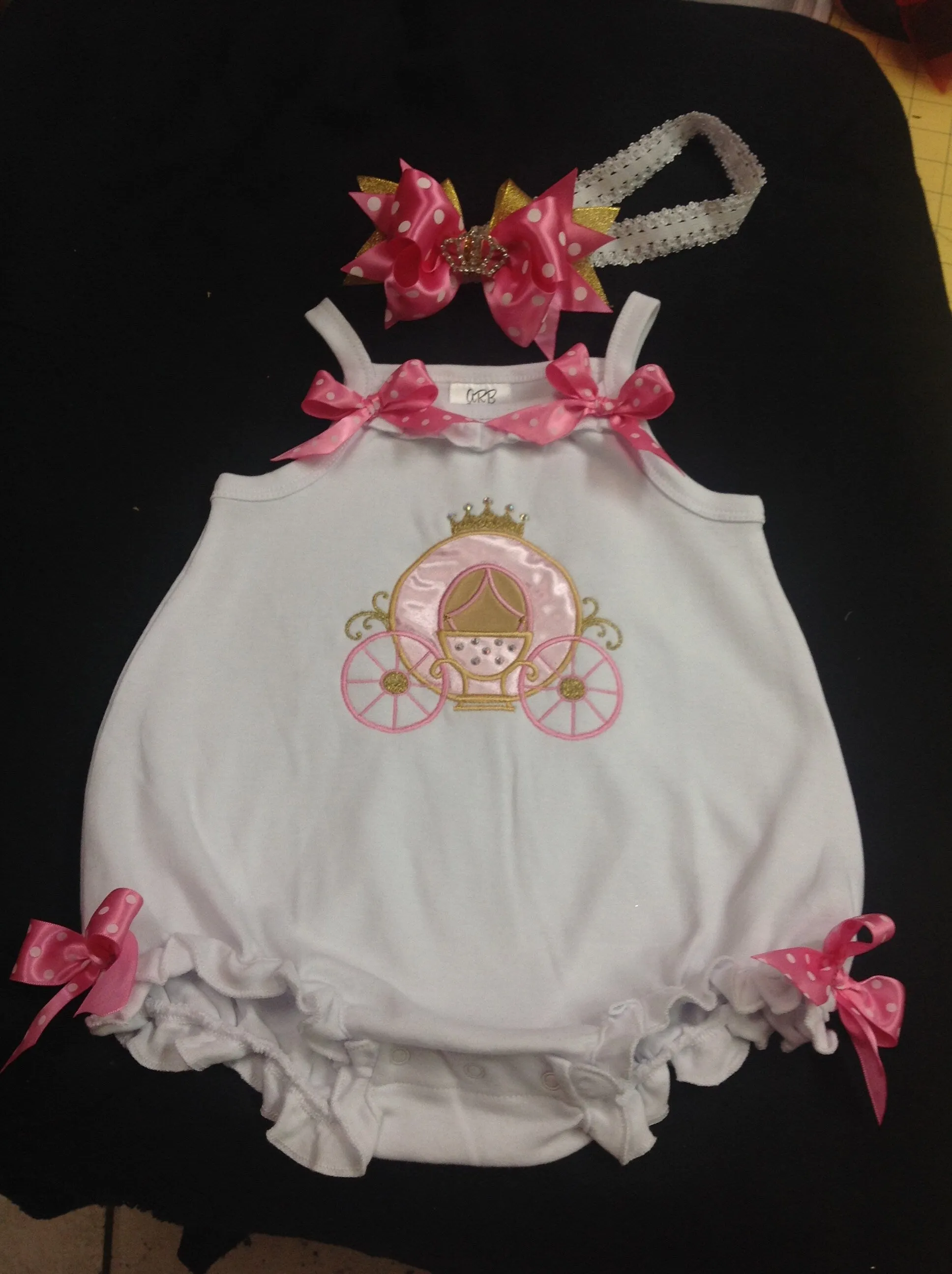 Princess carriage custom body suit, Baby girl carriage outfit, princess bubble romper, pink and gold romper outfit